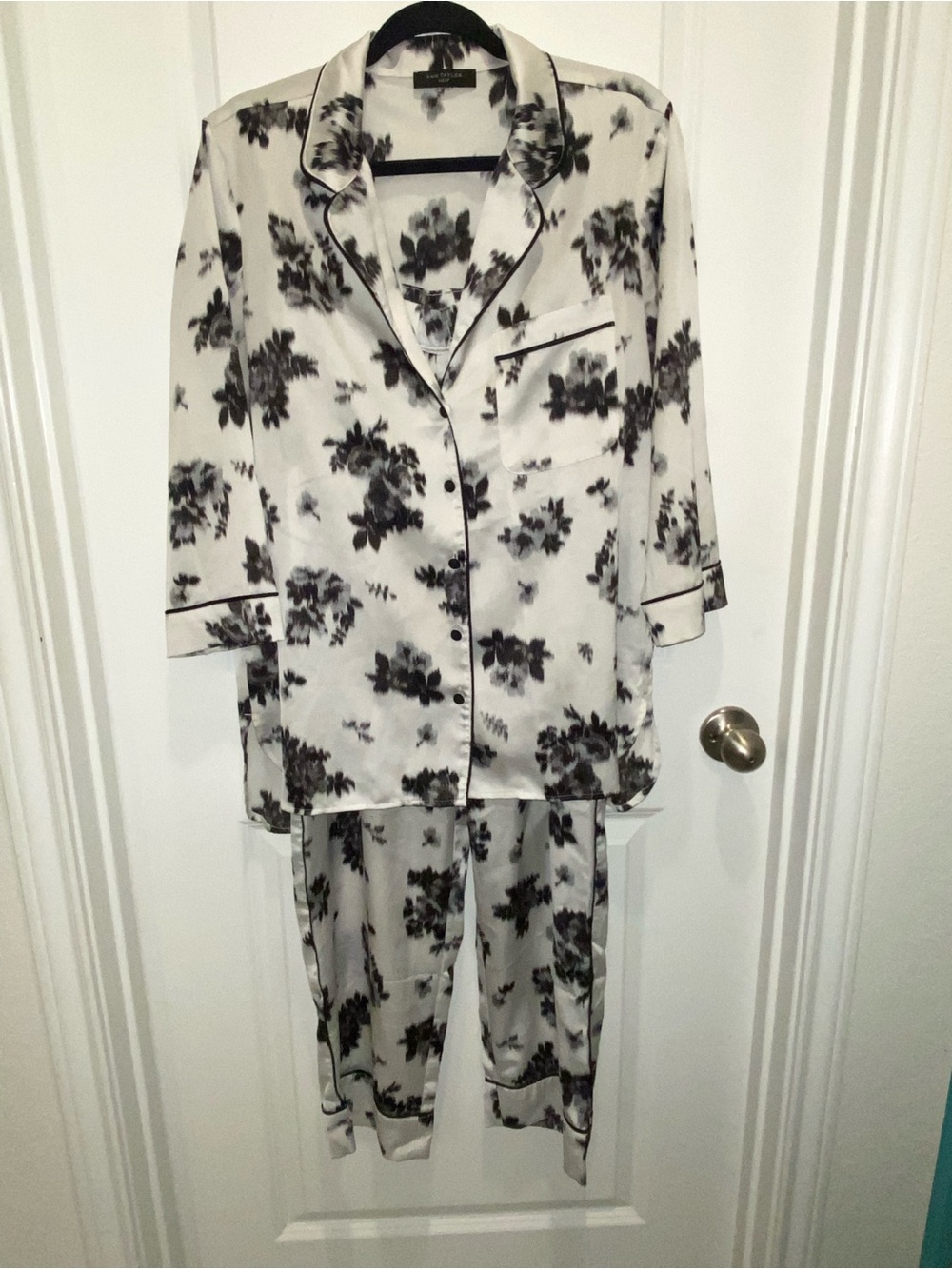 Ann Taylor Black and White Satin Sleep Top